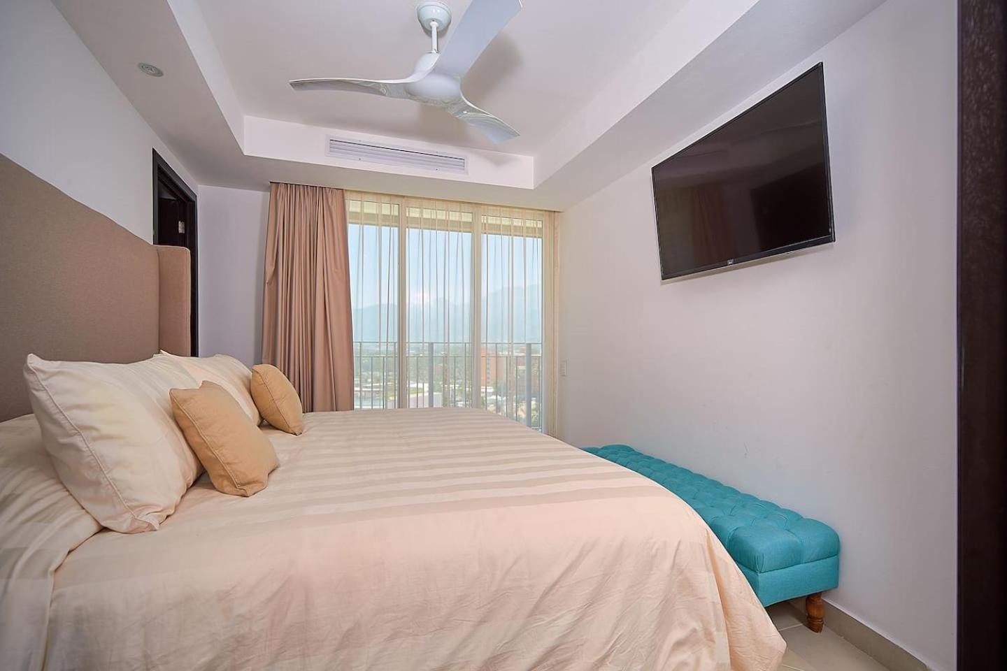 Grand Venetian Beachfront Condos ปูแอร์โตบาญาร์ตา ภายนอก รูปภาพ
