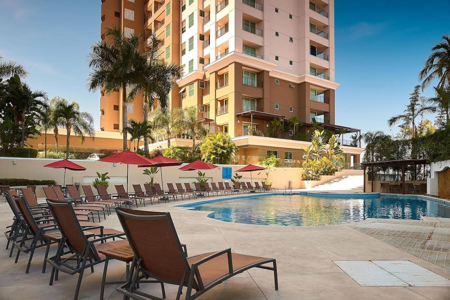 Grand Venetian Beachfront Condos ปูแอร์โตบาญาร์ตา ภายนอก รูปภาพ