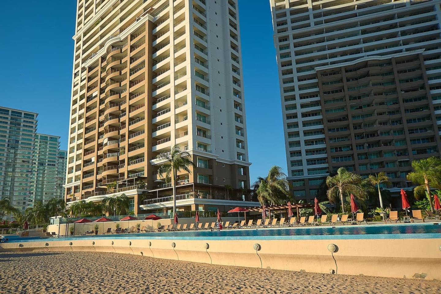 Grand Venetian Beachfront Condos ปูแอร์โตบาญาร์ตา ภายนอก รูปภาพ
