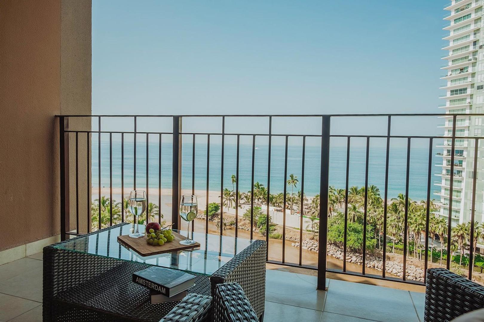 Grand Venetian Beachfront Condos ปูแอร์โตบาญาร์ตา ภายนอก รูปภาพ
