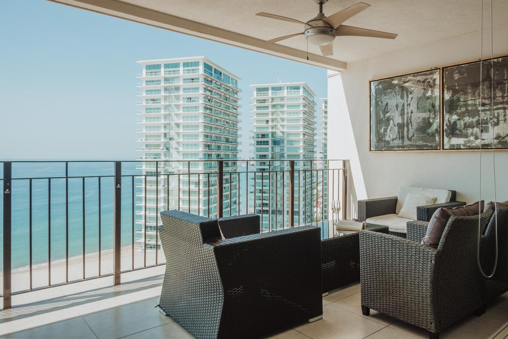 Grand Venetian Beachfront Condos ปูแอร์โตบาญาร์ตา ภายนอก รูปภาพ