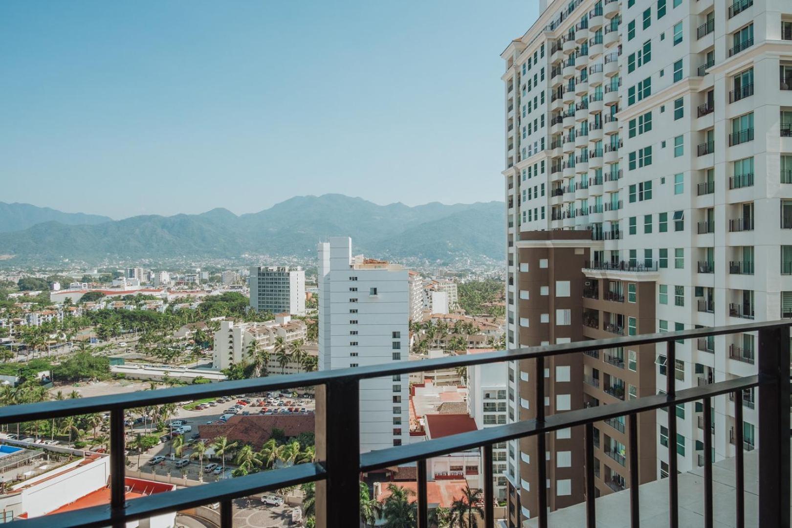 Grand Venetian Beachfront Condos ปูแอร์โตบาญาร์ตา ภายนอก รูปภาพ