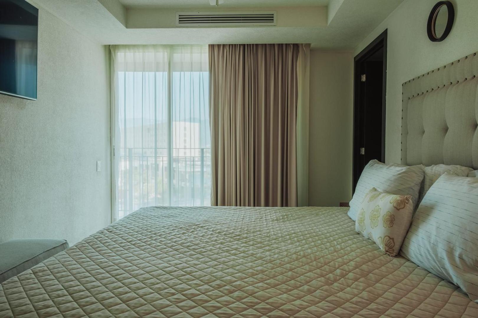 Grand Venetian Beachfront Condos ปูแอร์โตบาญาร์ตา ภายนอก รูปภาพ