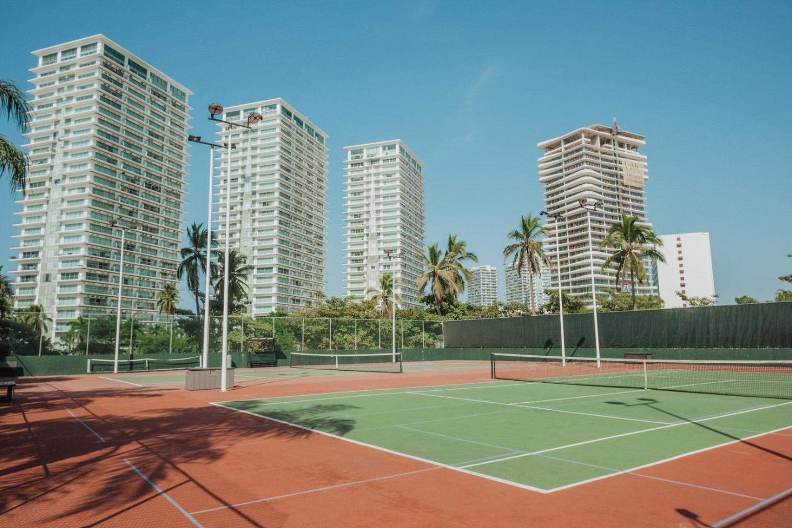 Grand Venetian Beachfront Condos ปูแอร์โตบาญาร์ตา ภายนอก รูปภาพ