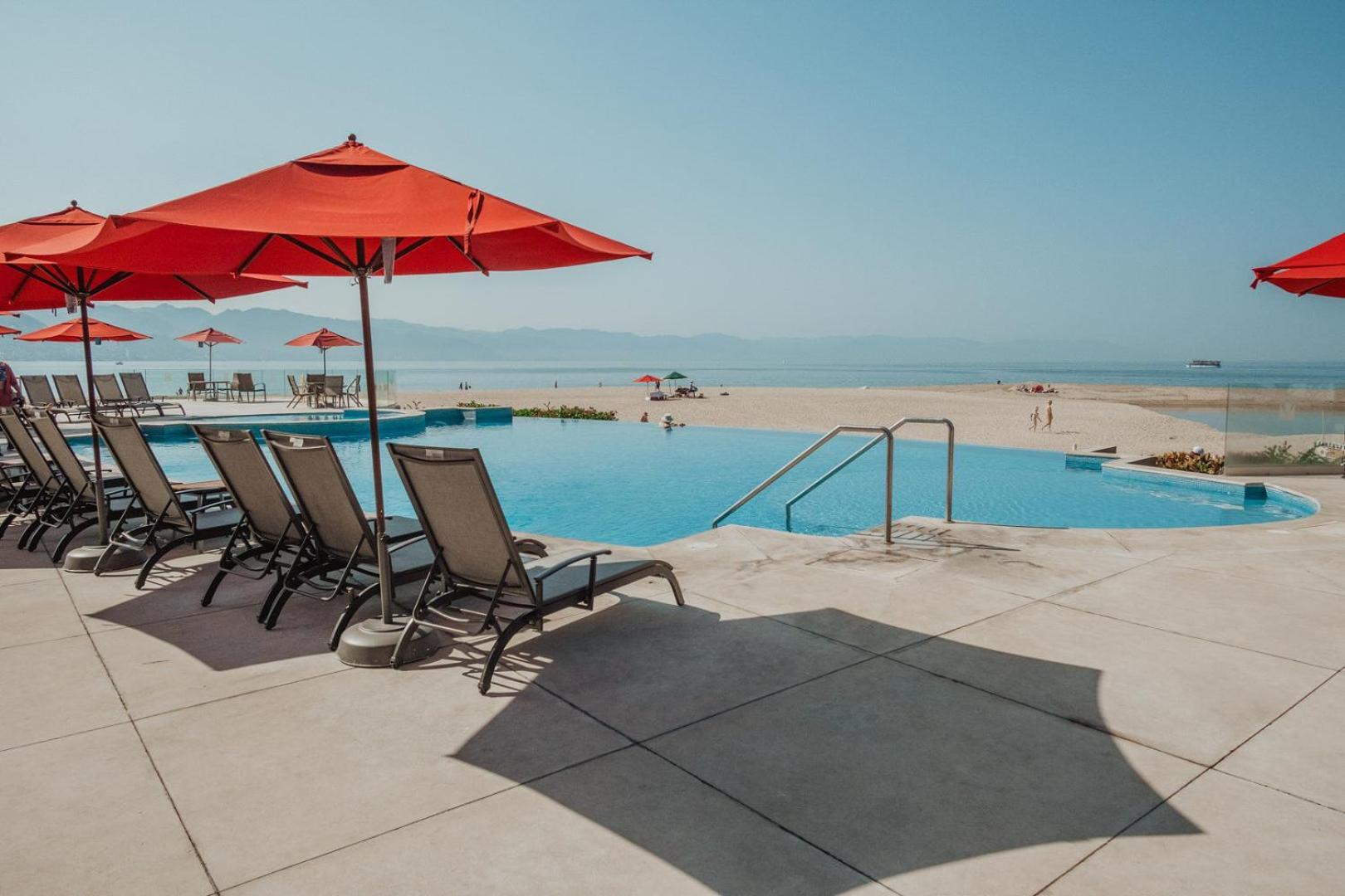 Grand Venetian Beachfront Condos ปูแอร์โตบาญาร์ตา ภายนอก รูปภาพ