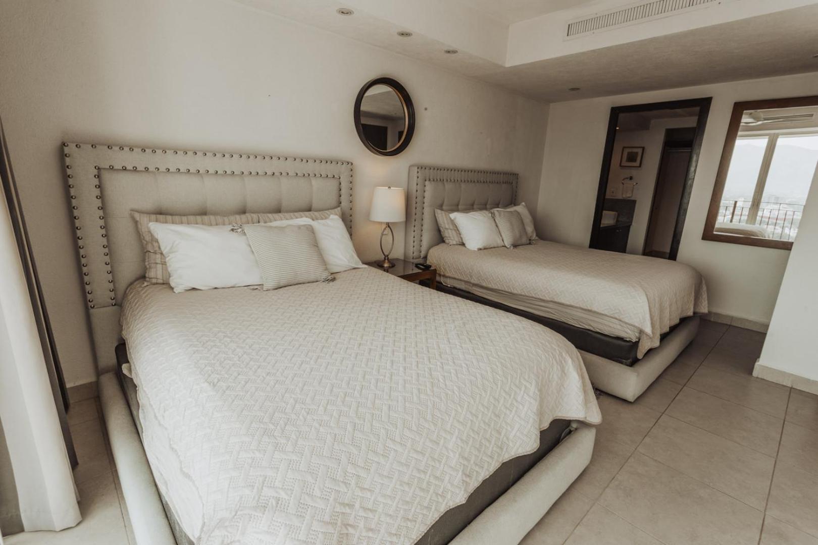 Grand Venetian Beachfront Condos ปูแอร์โตบาญาร์ตา ภายนอก รูปภาพ
