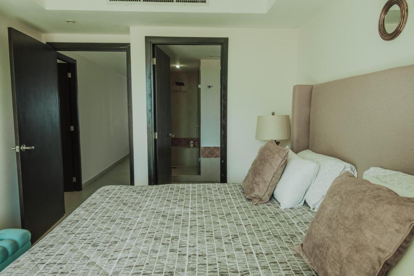 Grand Venetian Beachfront Condos ปูแอร์โตบาญาร์ตา ภายนอก รูปภาพ