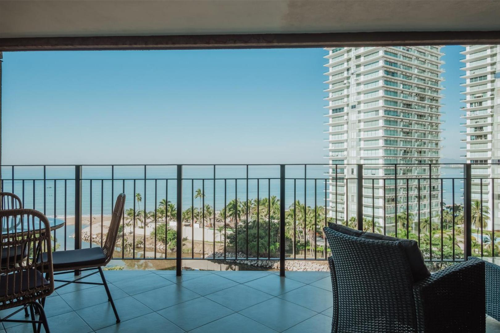 Grand Venetian Beachfront Condos ปูแอร์โตบาญาร์ตา ภายนอก รูปภาพ